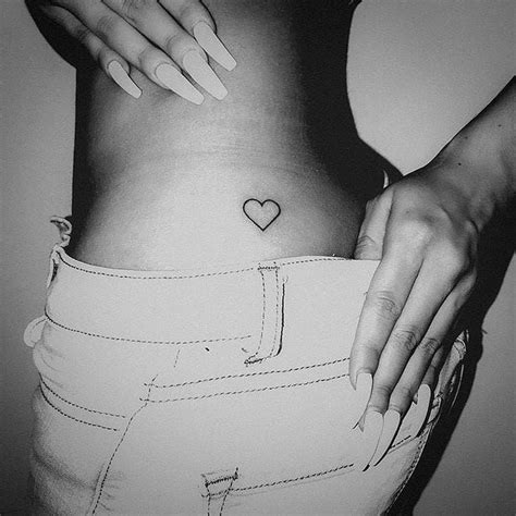 Tatuajes en la nalga mujer pequeños